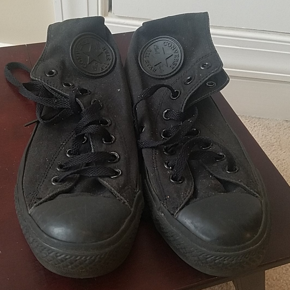 Black Mid Top Converse Sneakers